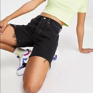 Levis 501 Mid thigh shorts LIKE NEW.